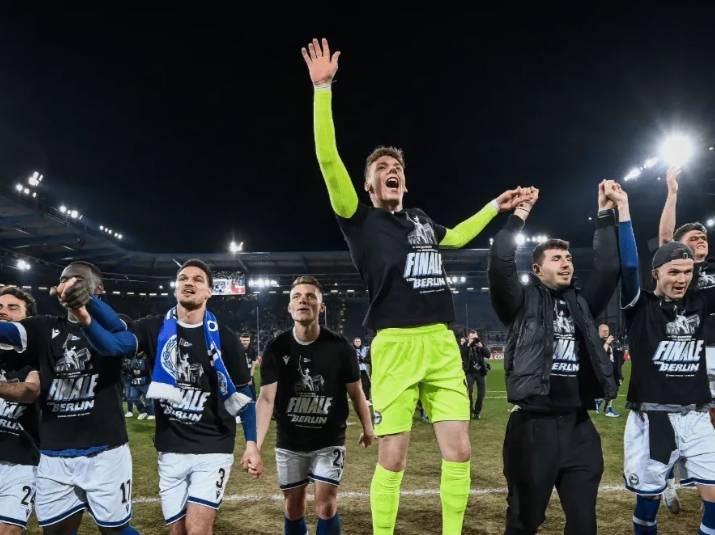 国际米兰迎德国杯关键赛,今夜主帅复盘,气氛紧张,球队文化再被提及 国际米兰迎德国杯关键赛,今夜主帅复盘,气氛紧张,球队文化再被提及