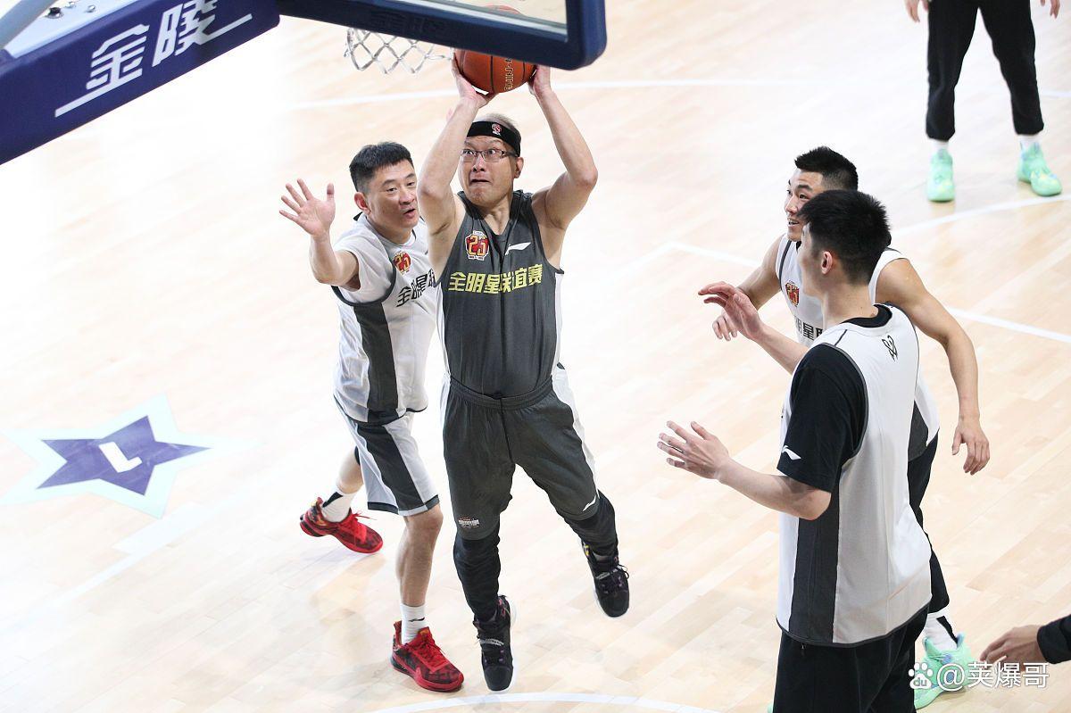 清晨体能课后；上海海港止住颓势备战NBA常规赛；质疑声仍在；赛程密集仍需轮换的简单介绍