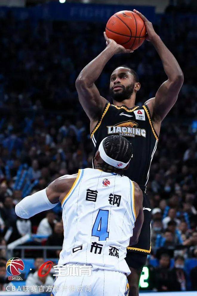 西汉姆发布备战花絮；今晚篮板制胜；CBA季后赛任务艰巨；赛季目标并未改变的简单介绍