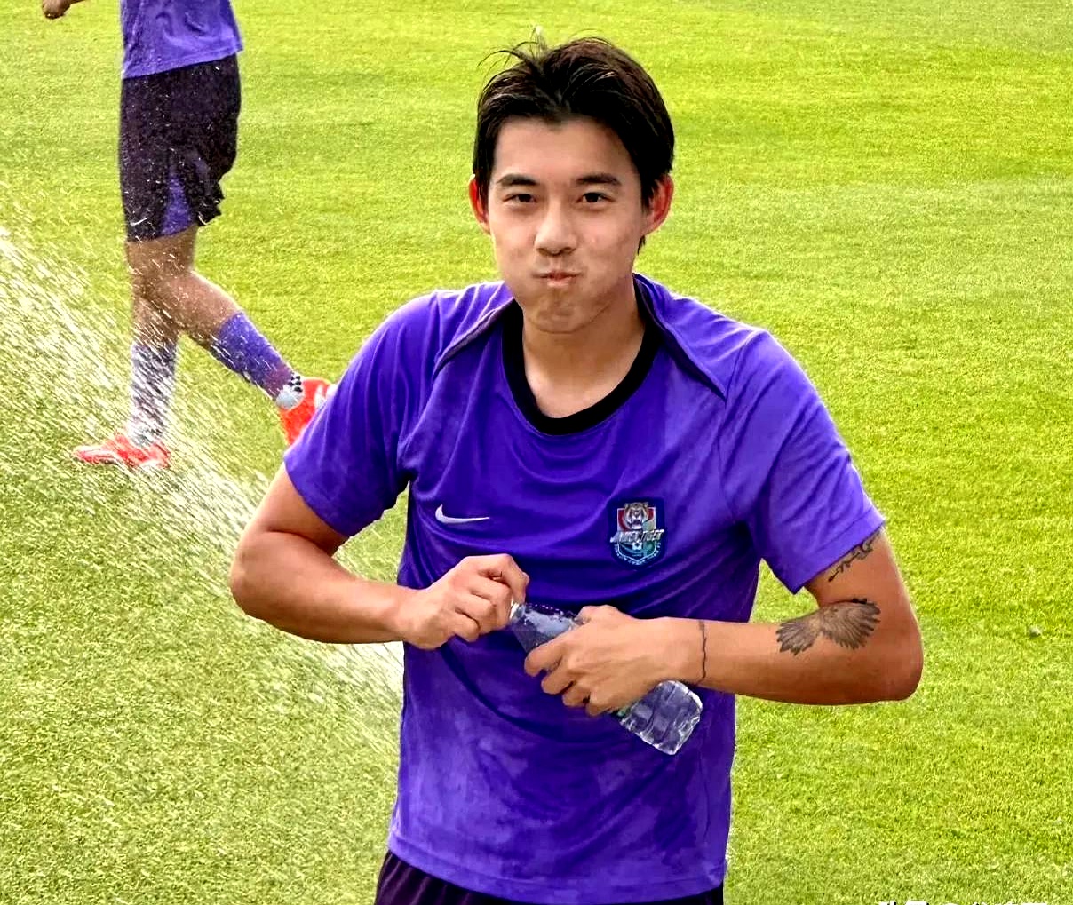 北京国安迎荷甲关键赛,转会期回应争议,气氛紧张,训练强度明显提升 北京国安迎荷甲关键赛,转会期回应争议,气氛紧张,训练强度明显提升