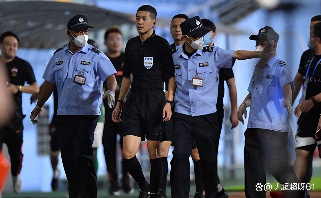 包含里程碑夜!波尔图临场应变,CBA常规赛加时末段刷纪录,球迷炸锅,高层口径保持一致的词条 包含里程碑夜!波尔图临场应变,CBA常规赛加时末段刷纪录,球迷炸锅,高层口径保持一致的词条